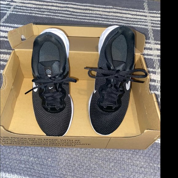 Size women's 6 black and white Nike revolution 6 NN atheltic shoes/running shoes - Picture 3 of 5